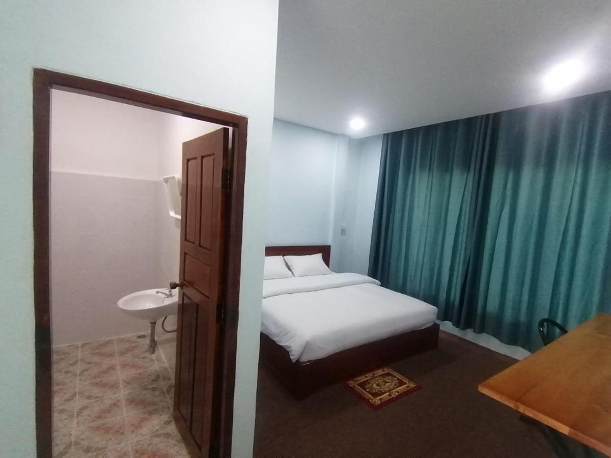 Отель ເຮືອນພັກບີວີ Ban Thongchai-Tai Экстерьер фото