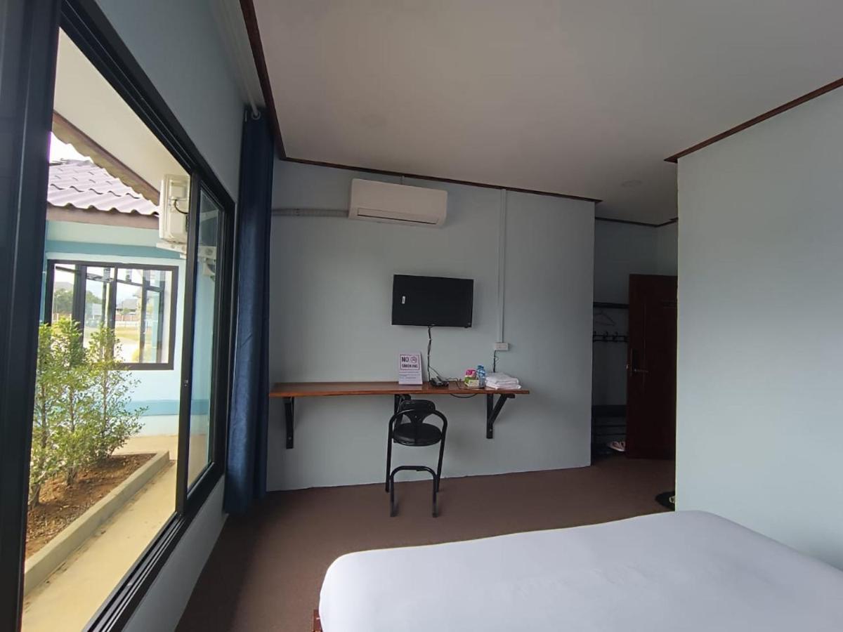 Отель ເຮືອນພັກບີວີ Ban Thongchai-Tai Экстерьер фото