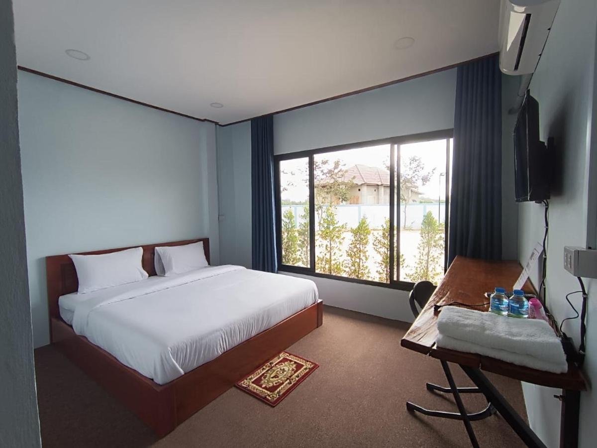 Отель ເຮືອນພັກບີວີ Ban Thongchai-Tai Экстерьер фото
