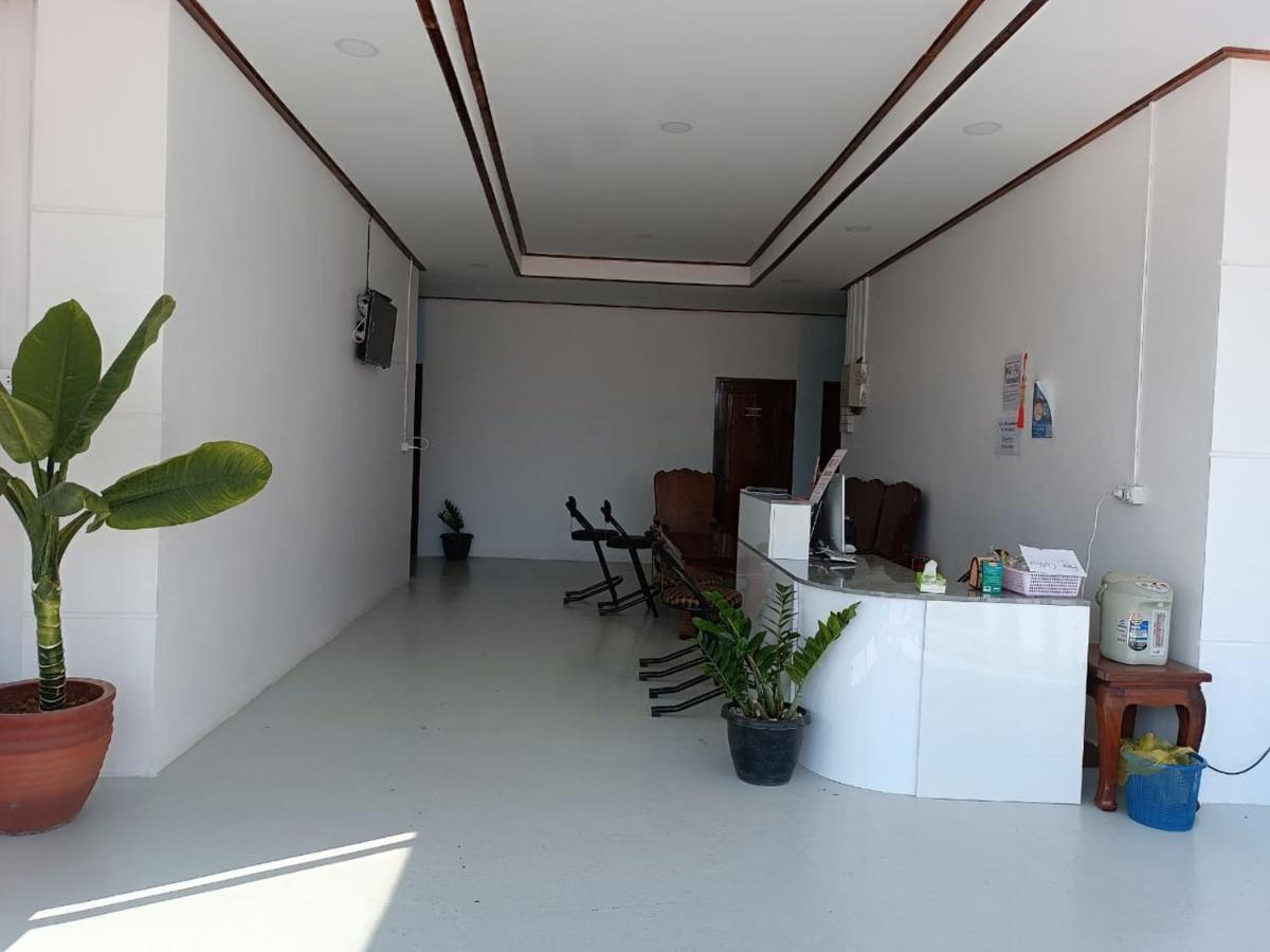 Отель ເຮືອນພັກບີວີ Ban Thongchai-Tai Экстерьер фото