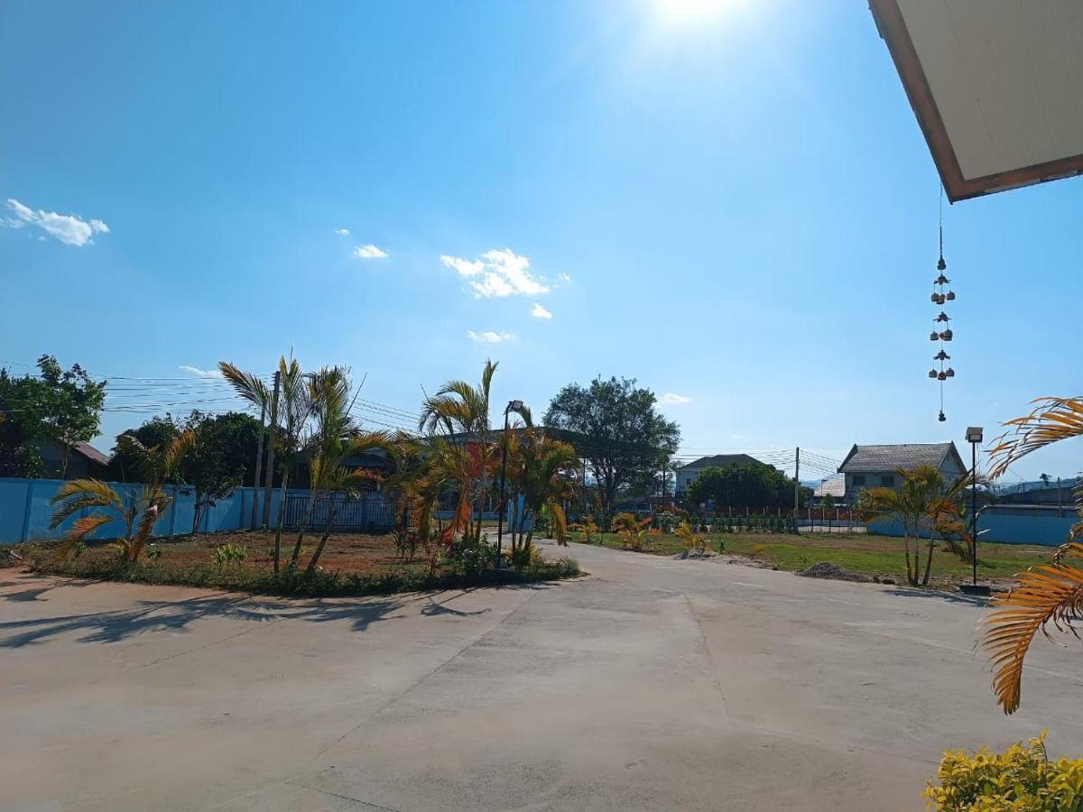 Отель ເຮືອນພັກບີວີ Ban Thongchai-Tai Экстерьер фото